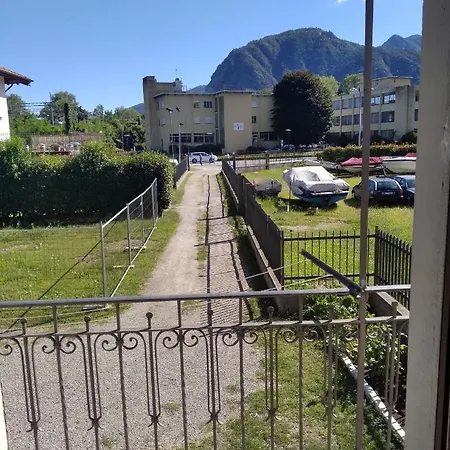 Tra La Stazione E Il Lago *