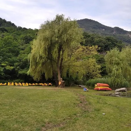 Tra La Stazione E Il アパート