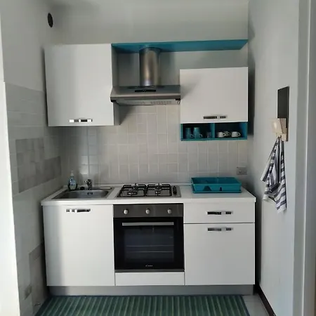 Tra La Stazione E Il Lago Apartment *