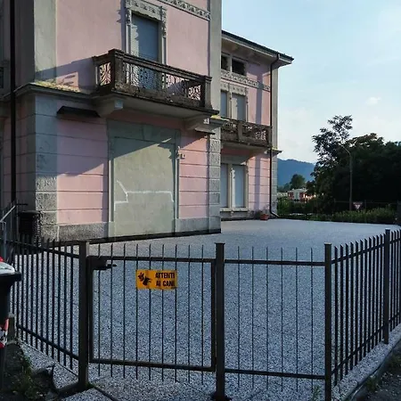 Tra La Stazione E Il Lago