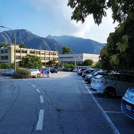 Tra La Stazione E Il Lago